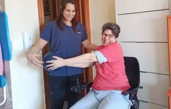 Ayuda a personas con esclerosis múltiple y otras enfermedades degenerativas