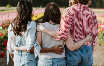 Camomilla01 - OXFAM - Prevenzione e contrasto alla violenza di genere