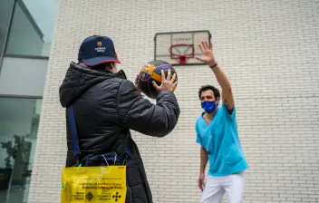 Creación de un espacio de actividad física, rehabilitación y juego en la zona exterior del Hospital de Sant Pau