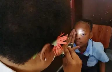 Mejora de la salud ocular en Mozambique
