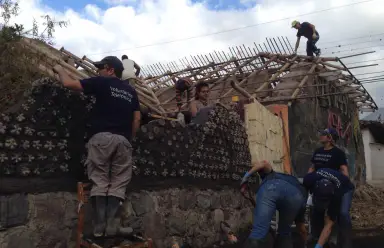 Ayuda en la emergencia en Ecuador