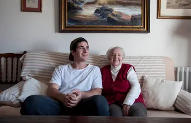 Ningún anciano solo en Navidad