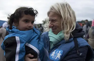 Ayuda a niños refugiados solos