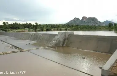 Acceso al agua en el pueblo de Agraharam