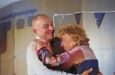 Acompañamiento a personas afectadas por la enfermedad de Alzheimer y otras demencias y a sus familiares y cuidadores