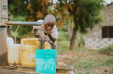 Acceso a agua y saneamiento en Uganda