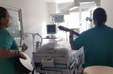 Música para pacientes críticos ingresados en UCI