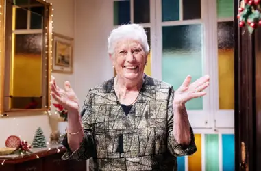 Ninguna persona mayor sola estas Navidades