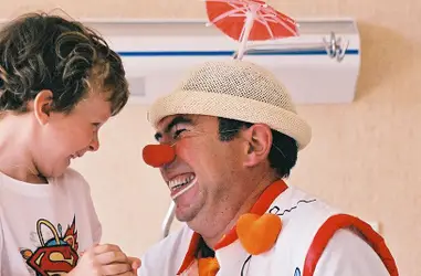 Sonrisas navideñas para los niños y niñas hospitalizados