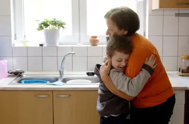 Becas de alimentación y productos básicos para familias con niñ@s en acogida en familia extensa