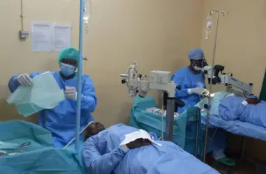 Refuerzo del servicio de oftalmología del hospital público en Burkina Faso