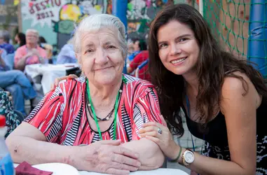 Colabora para que ninguna persona mayor viva este verano en soledad