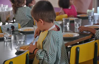 Becas comedor para niños/niñas/adolescentes de Gerona
