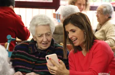 Conectados: capacitación para reducir la brecha digital de las personas mayores