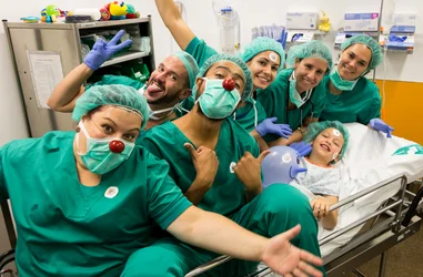 Sonrisas en las salas de quirófano