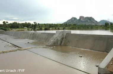 Acceso al agua en el pueblo de Agraharam