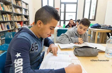 Refuerzo extraescolar para jóvenes con bajos recursos