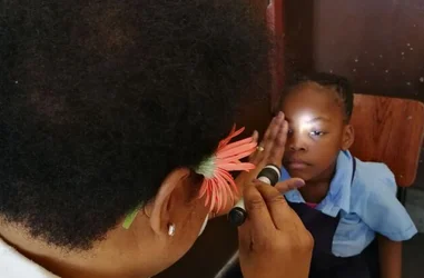 Mejora de la salud ocular en Mozambique