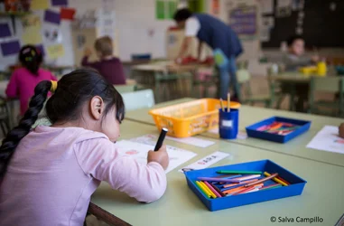 Material escolar para niños y niñas en riesgo de exclusión