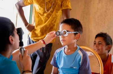 Hagamos realidad el derecho de todas las personas a ver y oír bien