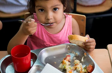 Becas comedor para la infancia en riesgo de exclusión