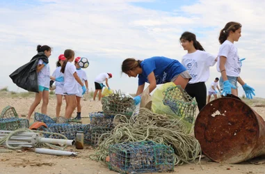 Limpiar las costas de residuos