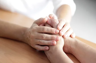 Atención a las personas con cáncer y a sus familias