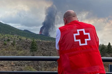 Ayuda a las personas evacuadas en La Palma