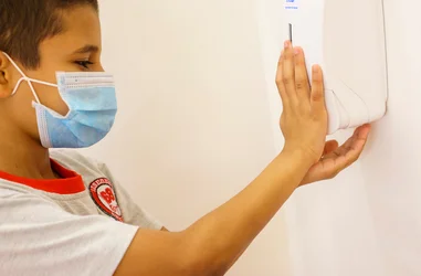 Garantizar la salud de los niños y niñas más afectados por la crisis del COVID-19 