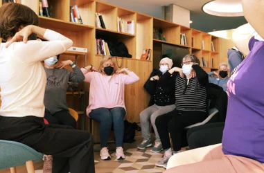 Apoyo emocional y físico para mujeres en tratamiento por cáncer