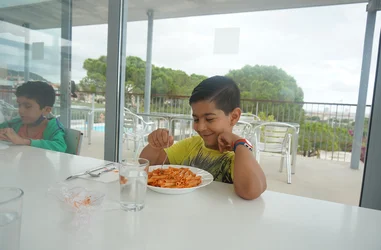 Ayúdanos para que los niños y niñas más vulnerables tengan una alimentación saludable durante sus colonias de verano