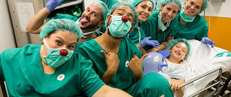 Sonrisas en las salas de quirófano