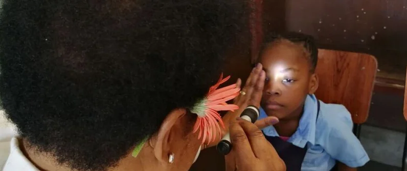 Mejora de la salud ocular en Mozambique
