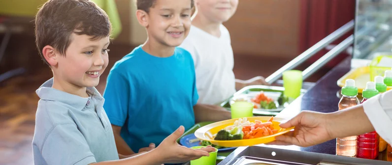 Becas comedor para niños y niñas en riesgo de pobreza