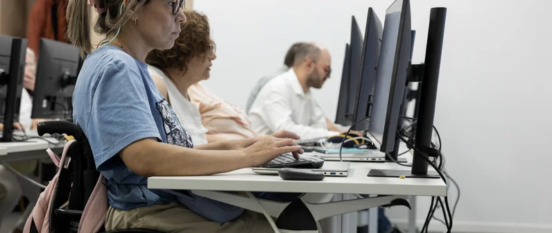 Becas digitales para la inserción laboral de jóvenes con discapacidad en profesiones tecnológicas