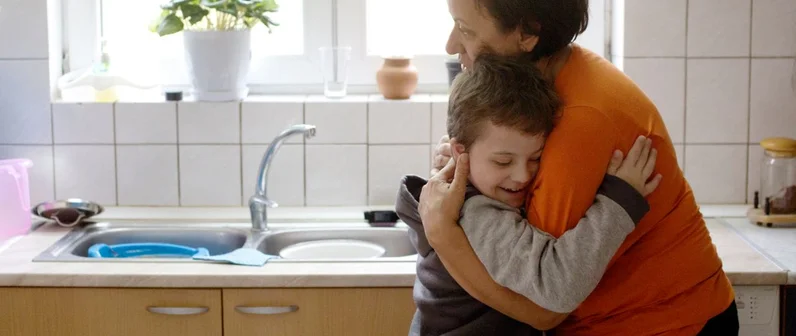 Becas de alimentación y productos básicos para familias con niñ@s en acogida en familia extensa