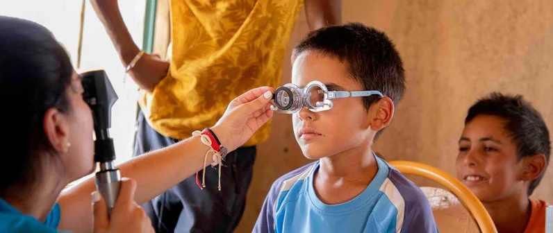 Hagamos realidad el derecho de todas las personas a ver y oír bien