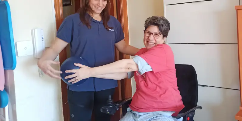 Ayuda a personas con esclerosis múltiple y otras enfermedades degenerativas