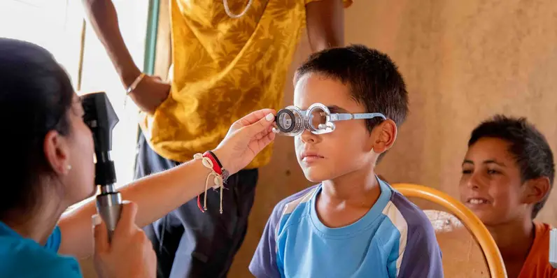 Hagamos realidad el derecho de todas las personas a ver y oír bien