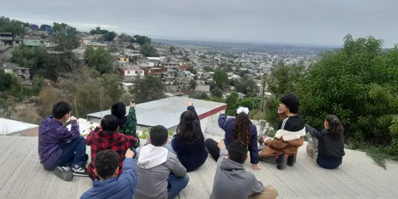 Infancia en la frontera: Refugio, educación y futuro