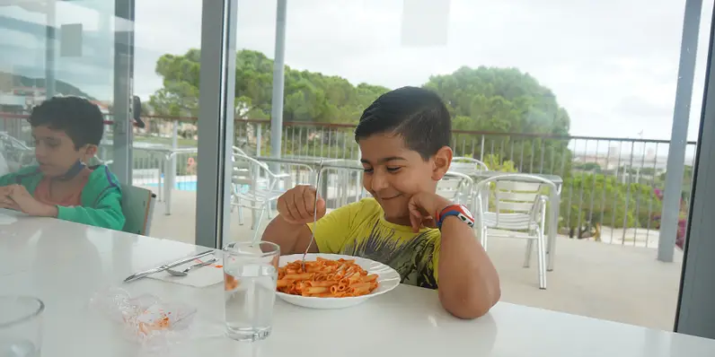 Ayúdanos para que los niños y niñas más vulnerables tengan una alimentación saludable durante sus colonias de verano