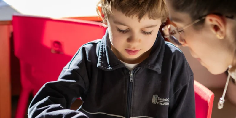 Estimulación transcraneal para mejorar las capacidades de niños con trastornos neurológicos 