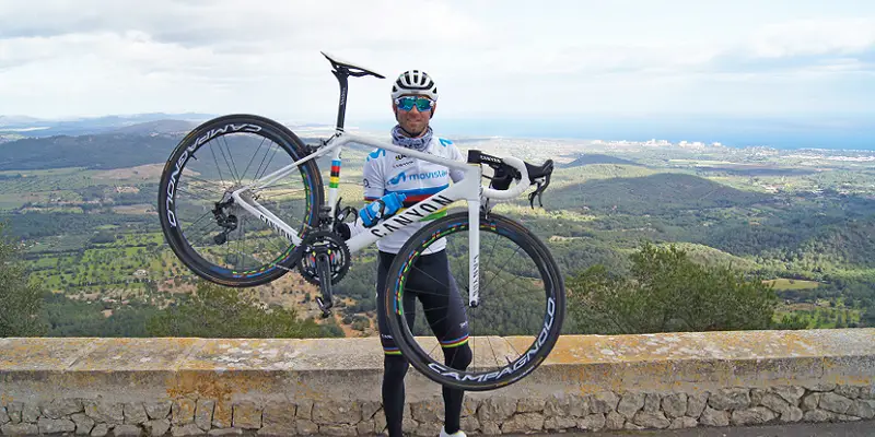 Movistar Team stands with those most vulnerable in the fight against COVID-19