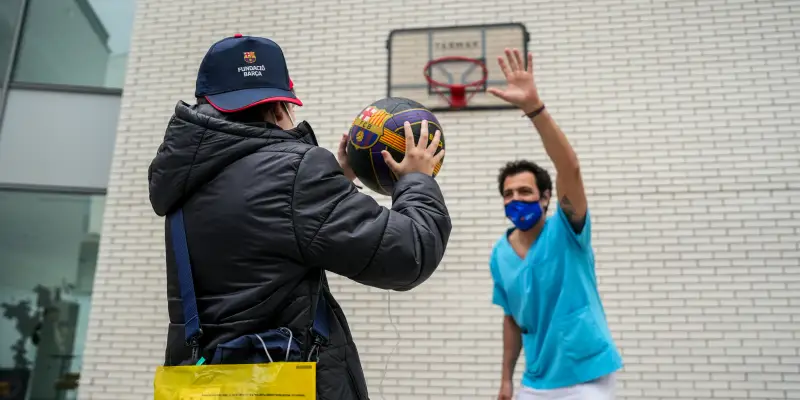 Creación de un espacio de actividad física, rehabilitación y juego en la zona exterior del Hospital de Sant Pau