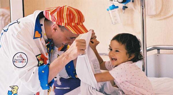 Alegra la Navidad a los niños hospitalizados